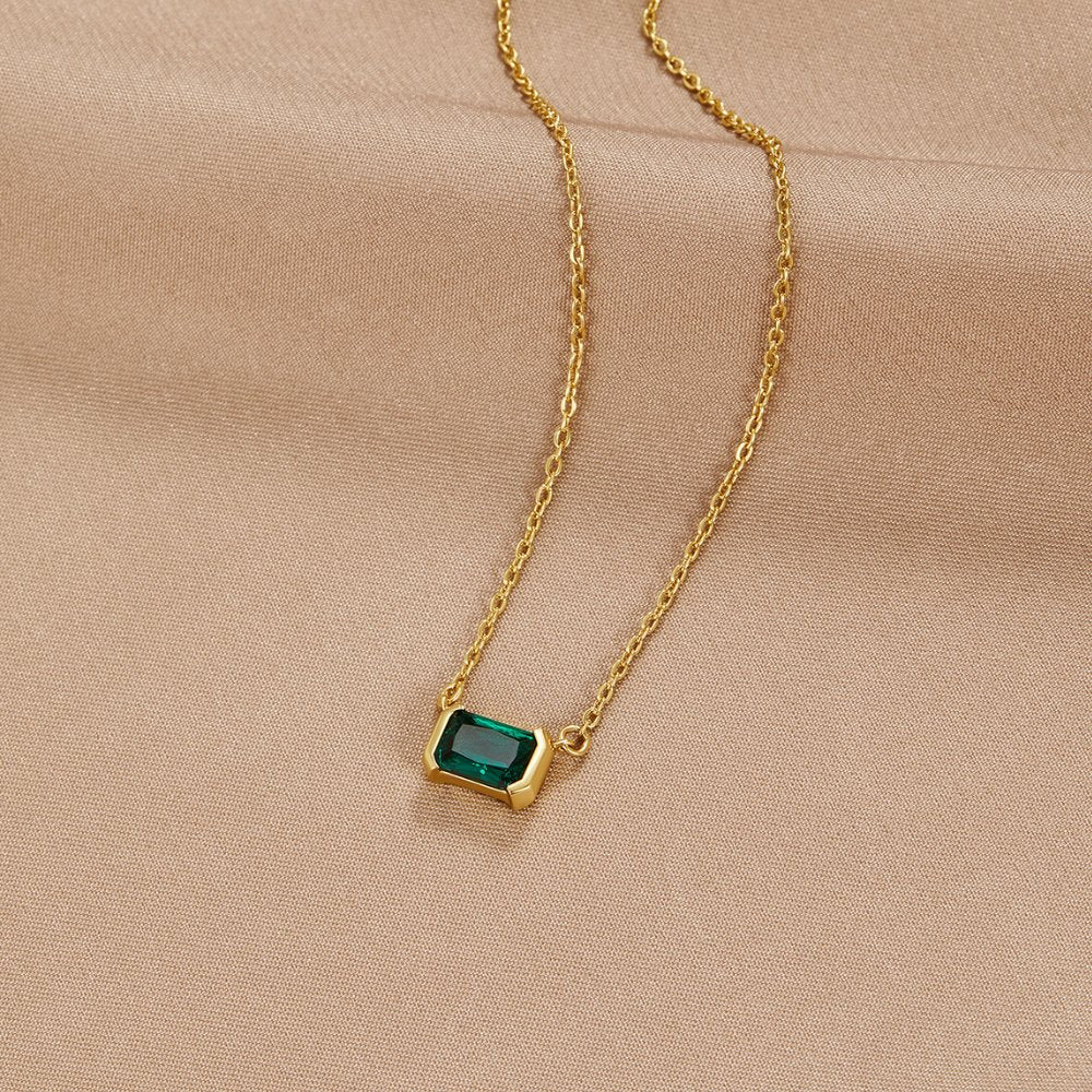Loretta | Necklace with Emerald Stone